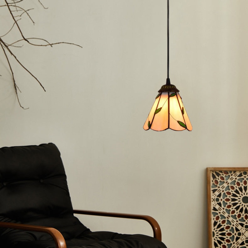 Traditional Tiffany Tapered Leaf Iron Stained Glass Shade 1-Light Pendant Light For Living Room