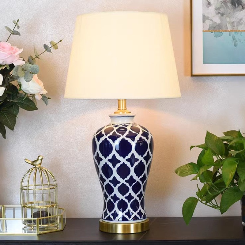 Traditional Chinese Fabric Cylinder Shade Ceramic Vase Base 1-Light Table Lamp For Study