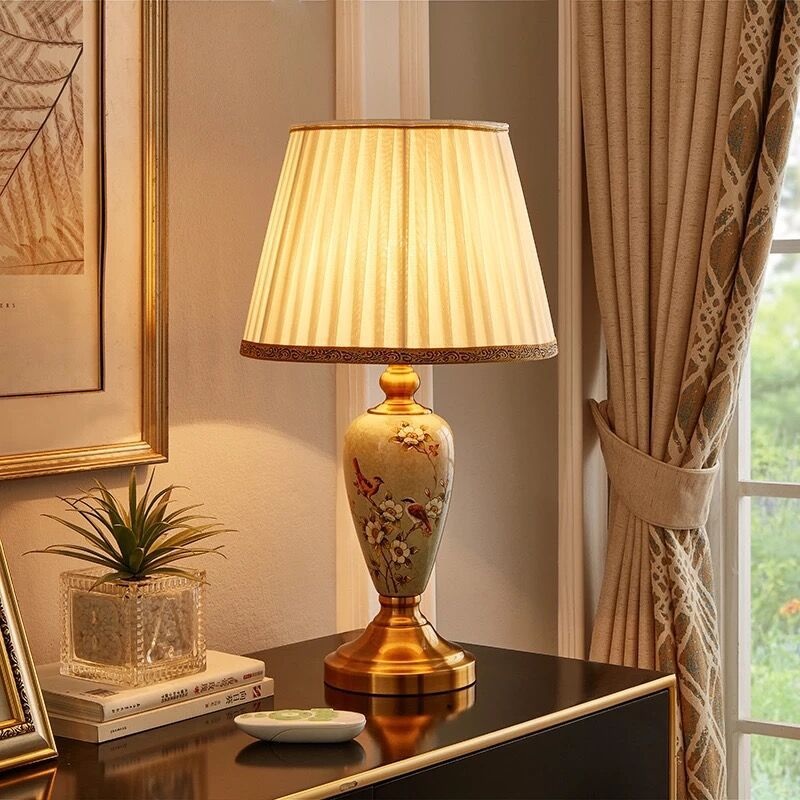 Traditional Chinese Round Fan Leaves Fabric Ceramic 1-Light Table Lamp For Living Room