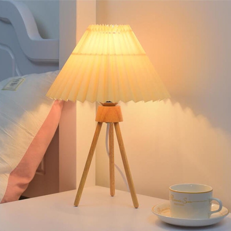 Retro Pleated Scalloped 1-Light Standing Table Lamp
