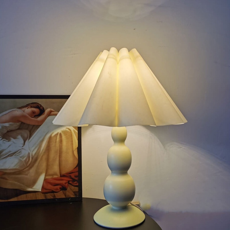Vintage Petal Pleated Fabric Shade Gourd Base 1-Light Table Lamp
