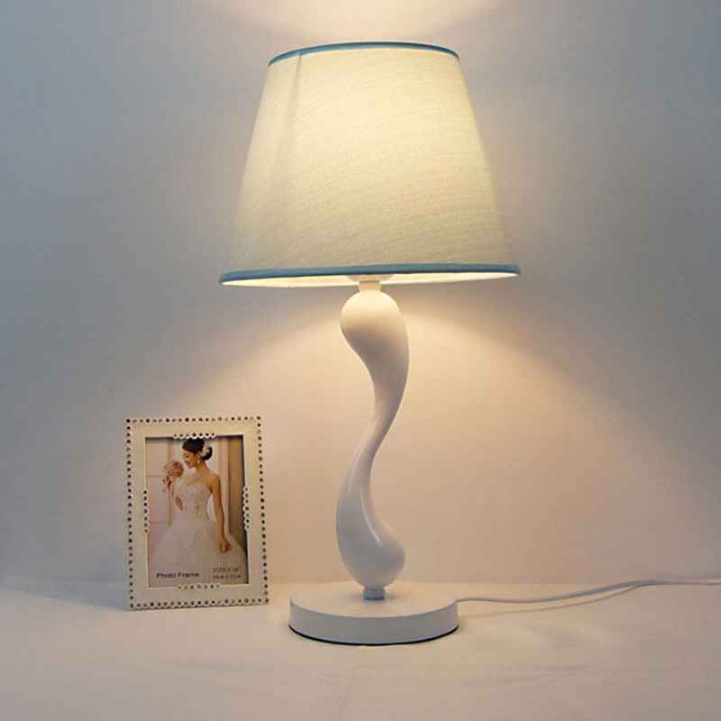 European Minimalist Fabric Curve Base 1-Light Table Lamp