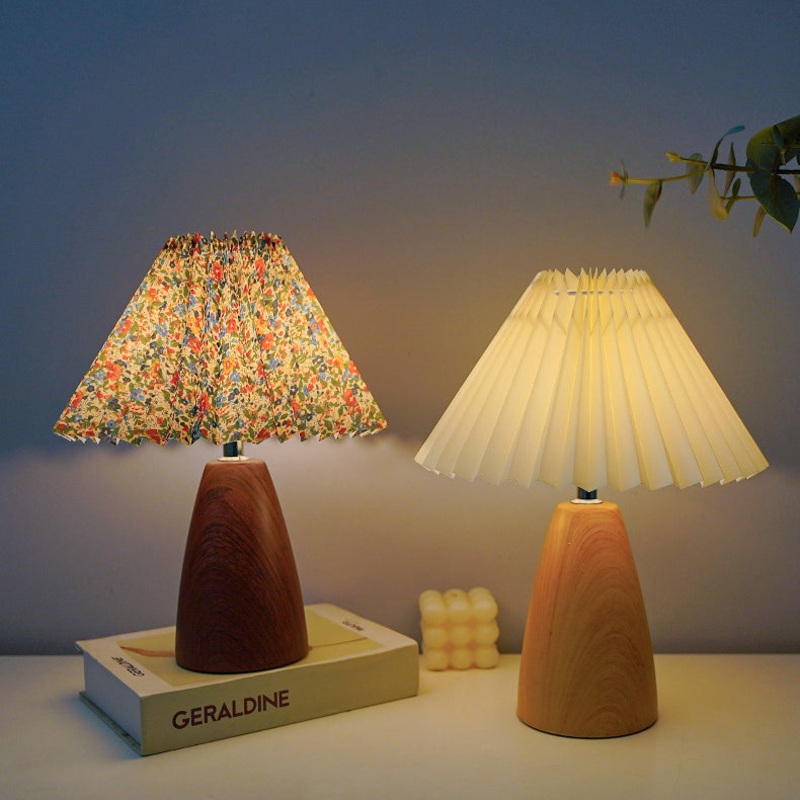 Traditional Vintage Scalloped Pleated Cone Fabric Wood LED Table Lamp For Living Room